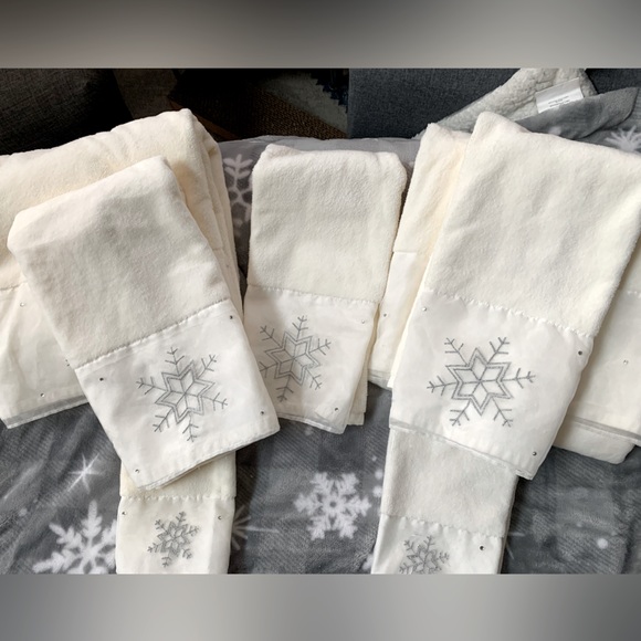 Target Bath Ivory Embroidered Snowflake Towels With Rhinestones